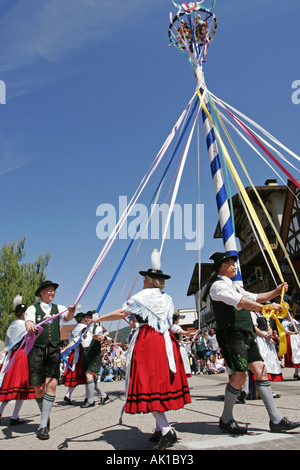 Traditionelle Maibaum Tanz, Leavenworth Washington USA Stockfoto