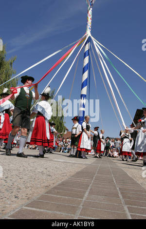 Traditionelle Maibaum Tanz, Leavenworth Washington USA Stockfoto