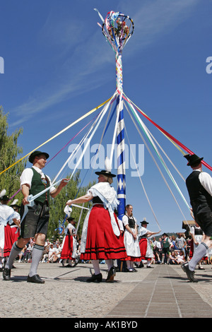 Traditionelle Maibaum Tanz, Leavenworth Washington USA Stockfoto