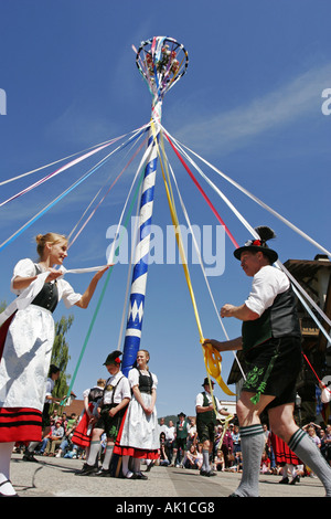 Traditionelle Maibaum Tanz, Leavenworth Washington USA Stockfoto