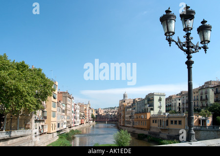 Fluss Onyar vom Pont de Pedra, Altstadt, Girona (Gerona), Katalonien, Spanien Stockfoto