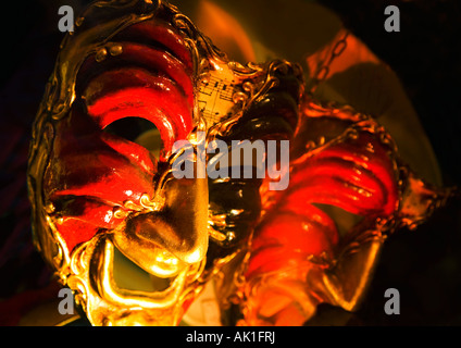 Karneval in Venedig Maske rot gold Komödie Drama dramatische makabren Lachen Lachen finsteren Venedig Veneto Italien Europa EU Stockfoto