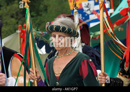 Dame im mittelalterlichen Reenactment Turnier Festival in Berkeley Castle Stroud Gloucestershire in der Nähe von Bristol Stockfoto