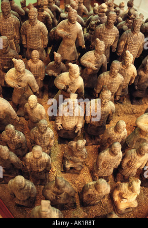 China. Shaanxi. Modellausstellung mit Statuen der Terrakotta-Armee der entombten Krieger. Stockfoto