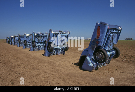 Alten Cadillacs begraben in der Erde auf Cadillac Ranch Stockfoto