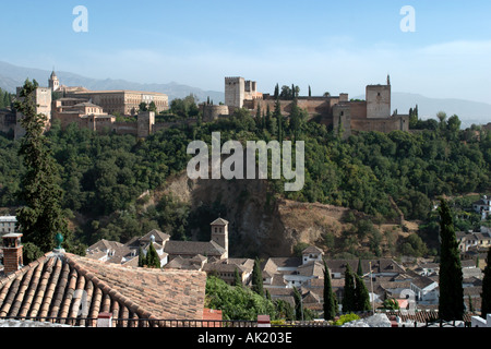 Blick auf die Alhambra von der Mirador de San Nicolas Viertel Albayzin Granada, Andalusien, Spanien Stockfoto