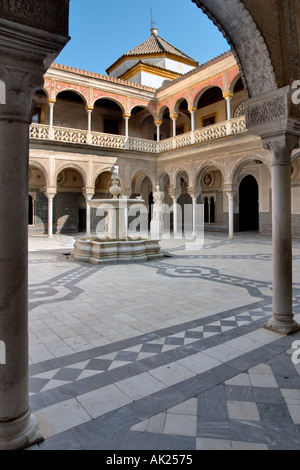 Terrasse in der Casa de Pilatos (Pilatus Haus), Barrio Santa Cruz, Sevilla, Andalusien, Spanien Stockfoto