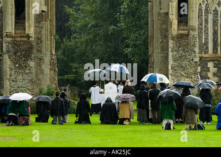 Walsingham Pilgrimage UK. Die römisch-katholische Messe findet in den Ruinen der Walsingham Abbey statt. Norfolk England 2006 2000er Jahre HOMER SYKES Stockfoto