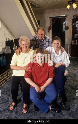 Louise Brown an ihrem zwanzigsten Geburtstag. Das erste Reagenzglas Baby 1998. Zu Hause ihre Eltern und Schwester in der Nähe von Birmingham England. 1990er Jahre HOMER SYKES Stockfoto