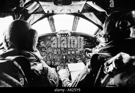 Im engen Cockpit der Avro Vulcan XH558 drauf s dauern je Flug der RAF in Großbritannien Stockfoto