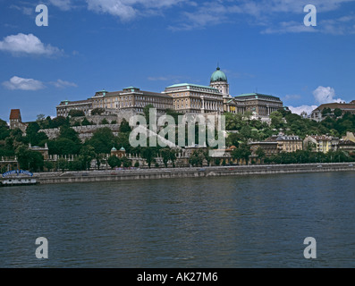 BUDAPEST Ungarn Europa kann Blick über die Donau auf der Buda-Palast von der Pest-Seite des Flusses Stockfoto