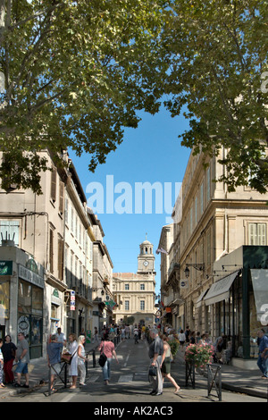 Geschäfte in der Innenstadt, Arles, Provence, Frankreich Stockfoto