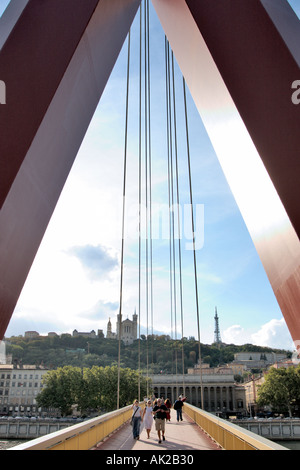 Fußgängerbrücke (Passerelles de Palais de Justice) über den Fluss Saone, Presqu'ile, Lyon, Rhone-Tal, Frankreich Stockfoto