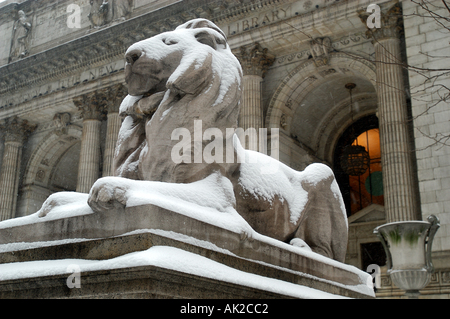 New York Manhattan Bibliothek 42 Lion Torbogen horizontal Stockfoto