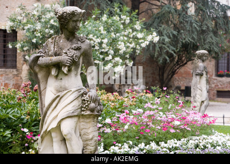 Gärten und Statuen des Teatro Olimpico Vicenza Veneto Italien Stockfoto
