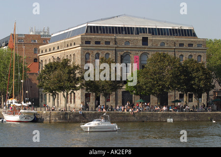 Bristol Hafen das Arnolfini Galerie Kunstzentrum grenzt an den Stadt-docks Stockfoto