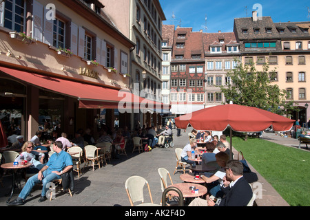 Straßencafé im Zentrum Stadt, Straßburg, Elsass, Frankreich Stockfoto