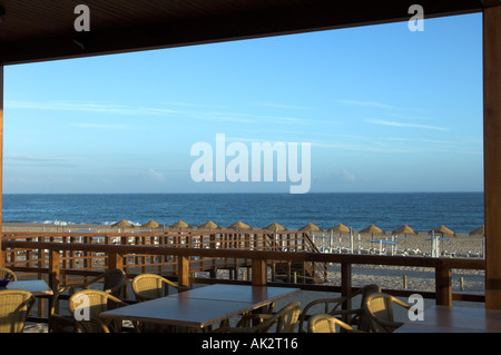 Fenster, Blick auf den Strand Stockfoto