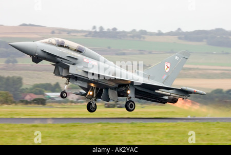 RAF Taifun T1 29 R Squadron Eurofighters abheben auf volle Nachbrenner Stockfoto