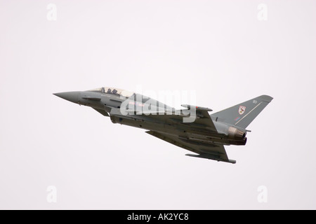 RAF Taifun T1 29 R Squadron Eurofighter Flugzeuge Seite Ansicht hohen Anstellwinkel langsame Geschwindigkeit pass Stockfoto