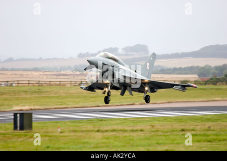 RAF Taifun T1 29 R Squadron Eurofighters kommt im Landeanflug Stockfoto