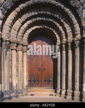 Die mittelalterlichen Westen Tür der Dunfermline Abbey, Dunfermline, Fife, Schottland Stockfoto