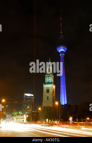 Alexanderplatz Fernsehturm, der Verkehr in der Nacht, Berlin Stockfoto