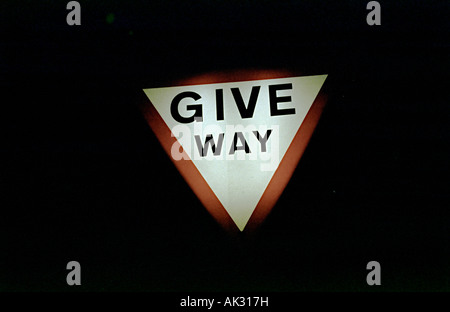 ein Zeichen geben, die Art und Weise beleuchtet in der uk-england Stockfoto