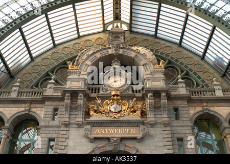 Die Haupthalle im Centraal Station (Hauptbahnhof), Antwerpen, Belgien Stockfoto