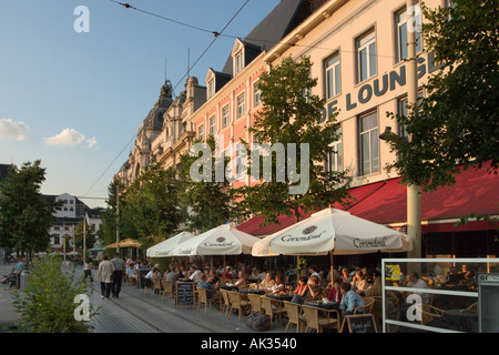 Straßencafé in Groenplaats am späten Nachmittag, Antwerpen, Belgien Stockfoto