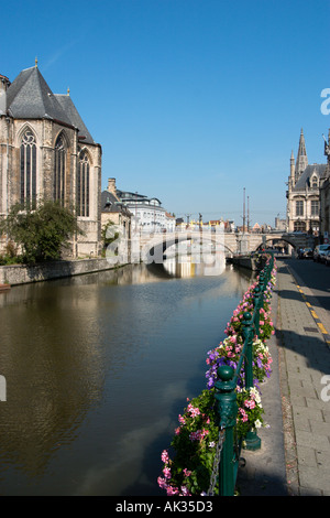 St Michielsbrug über den Fluss Leie und St. Michielskerk, Gent, Belgien Stockfoto