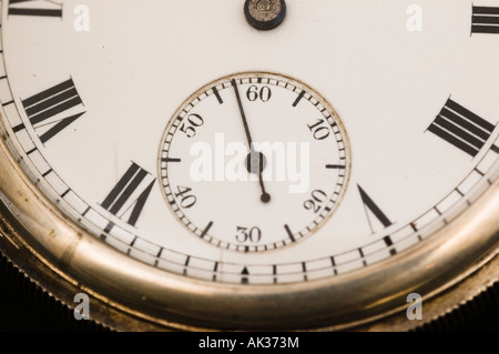 Antike Taschenuhr Silber Kette Erbstück Andenken Stockfoto