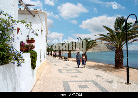 Strandpromenade im Zentrum von Praia da Luz, Algarve, Portugal Stockfoto