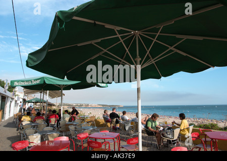 Direkt am Meer-Café auf der Main Beach, Praia da Rocha, Algarve, Portugal Stockfoto