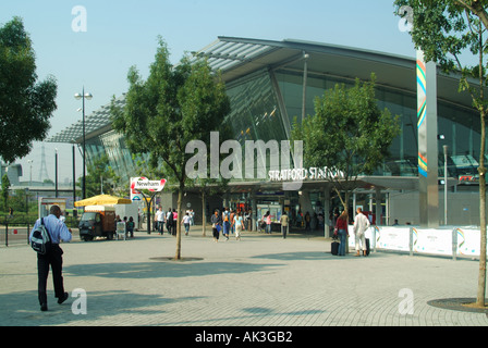 Stratford moderne Austausch Bahnhofsvorplatz und Eingang immer im Mittelpunkt der Olympischen Spiele 2012 Stockfoto