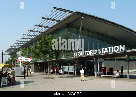 Stratford moderne Austausch Bahnhofsvorplatz und Eingang immer im Mittelpunkt der Olympischen Spiele 2012 Stockfoto