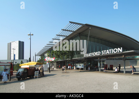 Stratford moderne Austausch Bahnhofsvorplatz und Eingang immer im Mittelpunkt der Olympischen Spiele 2012 Stockfoto