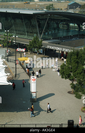 Stratford halb Antenne moderne Austausch Bahnhofsvorplatz und Eingang immer im Mittelpunkt der Olympischen Spiele 2012 Stockfoto