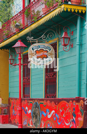 Bunte Zeichen und Gebäude in La Boca, Buenos Aires Stockfoto