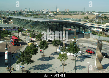 Stratford halb Antenne moderne Austausch Bahnhofsvorplatz und Eingang immer im Mittelpunkt der Olympischen Spiele 2012 Stockfoto