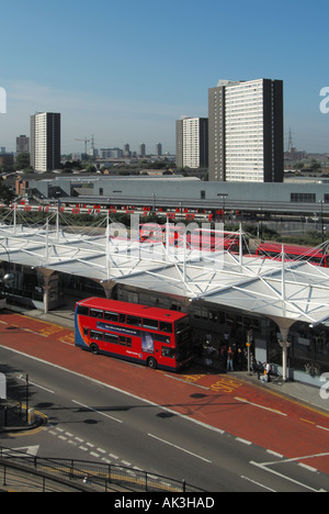 Stratford Bus Station Teil der Verkehrsknotenpunkt Komplex mit Doppel- und Einzelzimmer Deckers Abholer Stockfoto