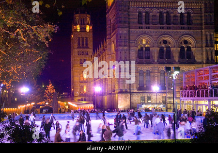 Die Xmas-Eisbahn am Natural History Museum London Stockfoto