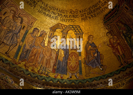 Saint Marks Markusplatz Basilika San Marco inneren goldenen Mosaiken Venedig Veneto Italien Europa EU Stockfoto
