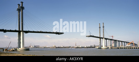 Queen Elizabeth II Bridge Dartford River Thames Crossing Under Underground Building Link A282 Road to M25 Autobahn in Thurrock Essex and Kent England UK Stockfoto