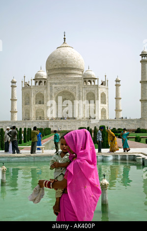 Frau und Taj Mahal. Agra. Indien Stockfoto