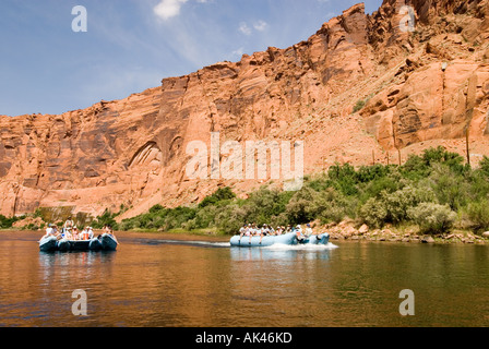 GLEN CANYON NATIONAL RECREATION AREA Menschen rafting auf dem Colorado River unterhalb Glen-Schlucht-Verdammung Stockfoto