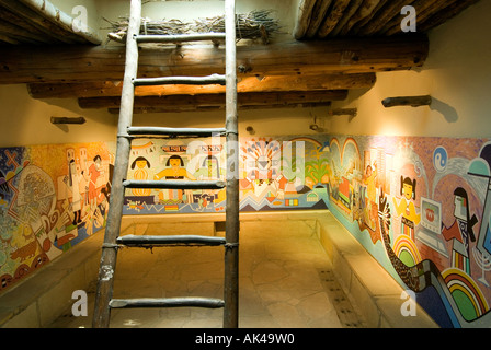 ARIZONA FLAGSTAFF Museum of Northern Arizona Kiva Galerie mit Hopi Kiva Wandbild und Leiter Stockfoto