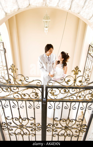 Braut und Bräutigam ziehen auf Bell, oberen Winkel Ansicht Stockfoto