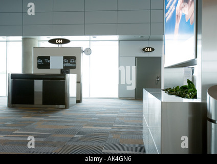 Check-in-Schalter am Flugsteig Stockfoto