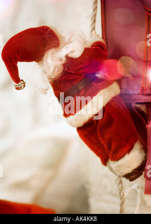 Santa Claus Puppe Klettertau Stockfoto